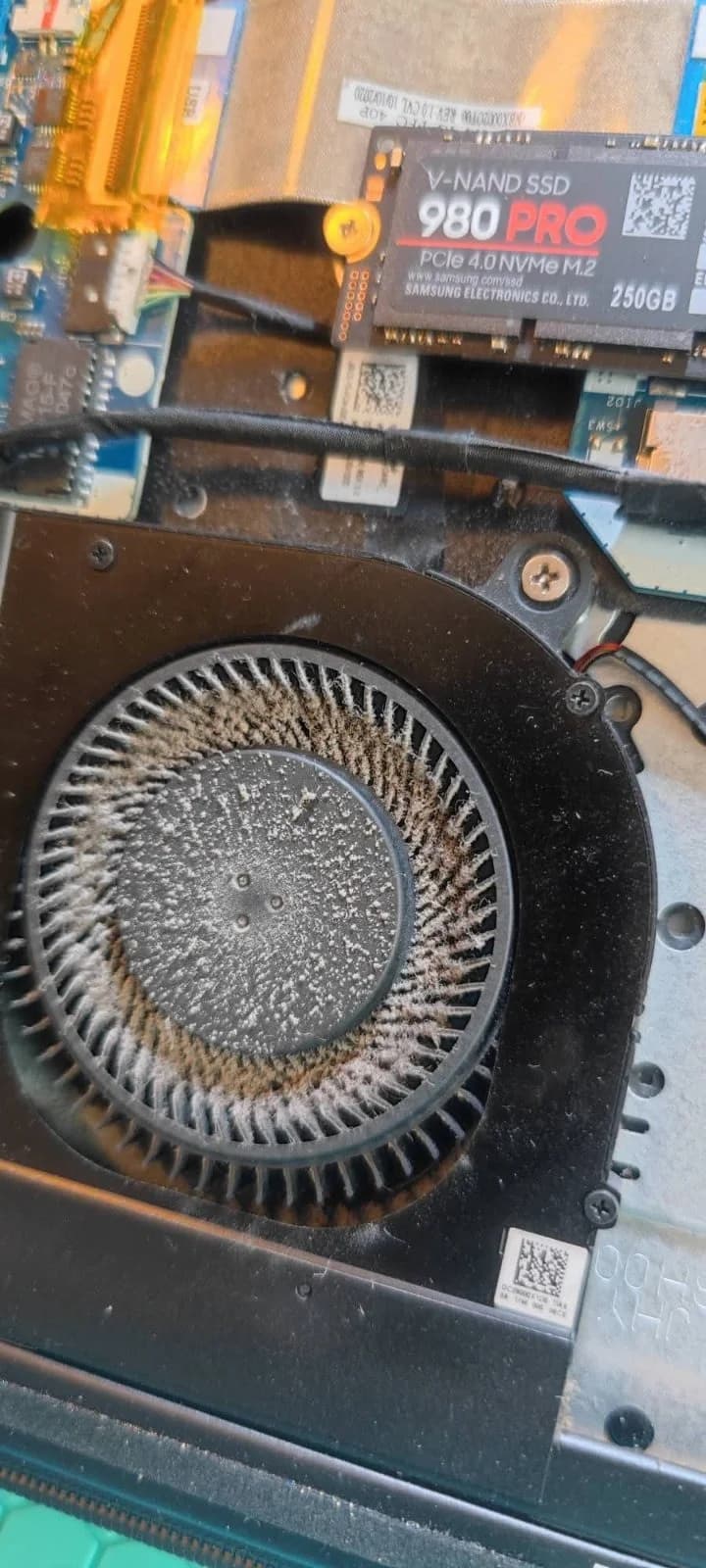 Čistenie notebooku — ventilátory