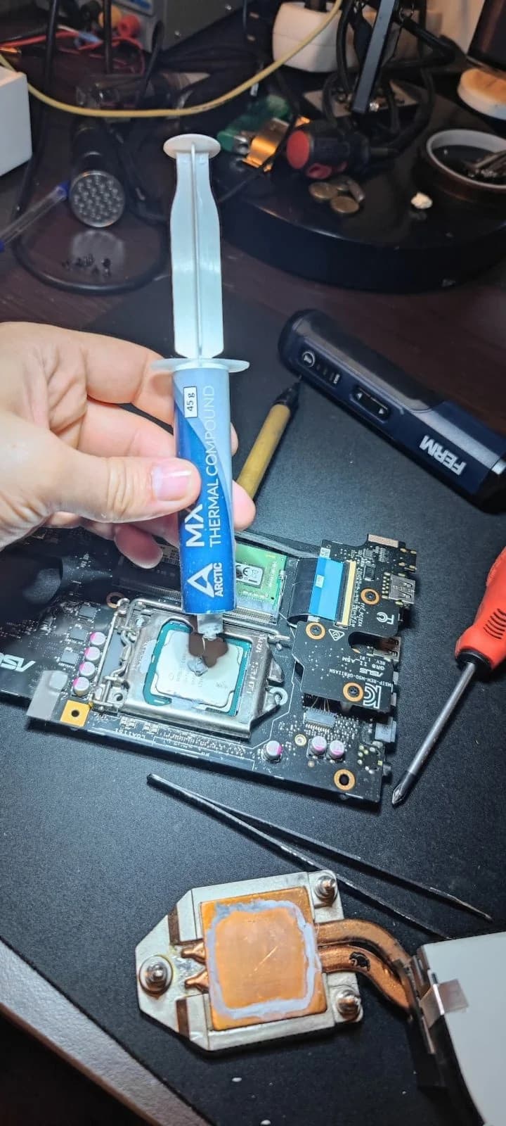 Oprava notebooku — výmena klávesnice